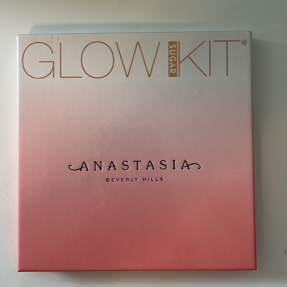 Anastasia Beverly Hills Sugar Glow Bronzer Highlighter Kit - Picture 4 of 5